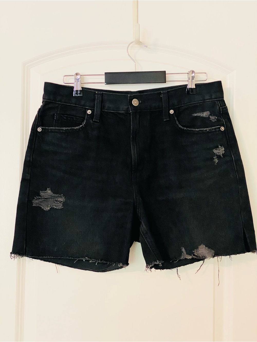ON Black Distressed Denim Shorts Women’s 6 High Rise Raw Hem Cutoff Mom Shorts